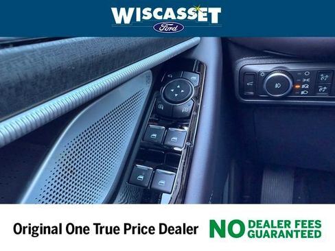 New 2025 Ford Explorer Platinum w/ LUX Leather Package image 28