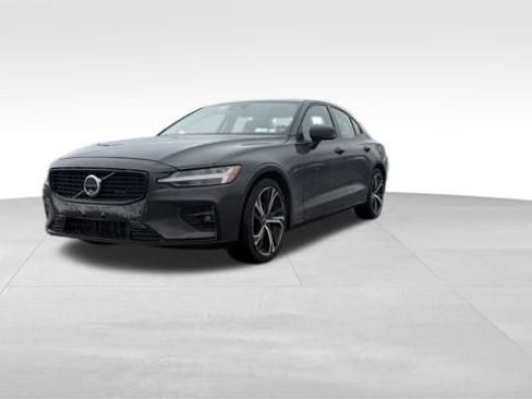 Used 2024 Volvo S60 B5 Core image 1