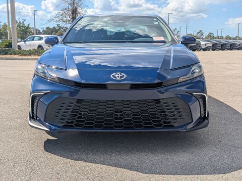 Used 2026 Toyota Camry SE w/ Convenience Package image 3