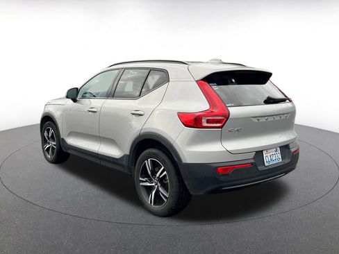 Used 2024 Volvo XC40 B5 Core image 5