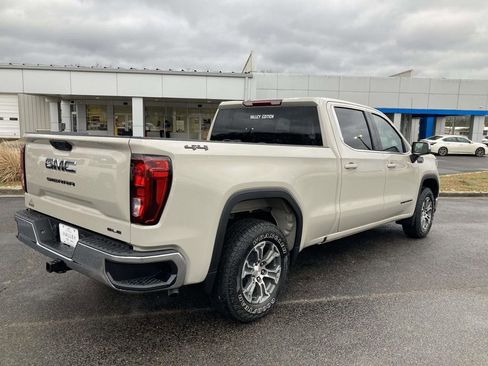 New 2026 GMC Sierra 1500 SLE w/ LPO, Black Badging Package image 4