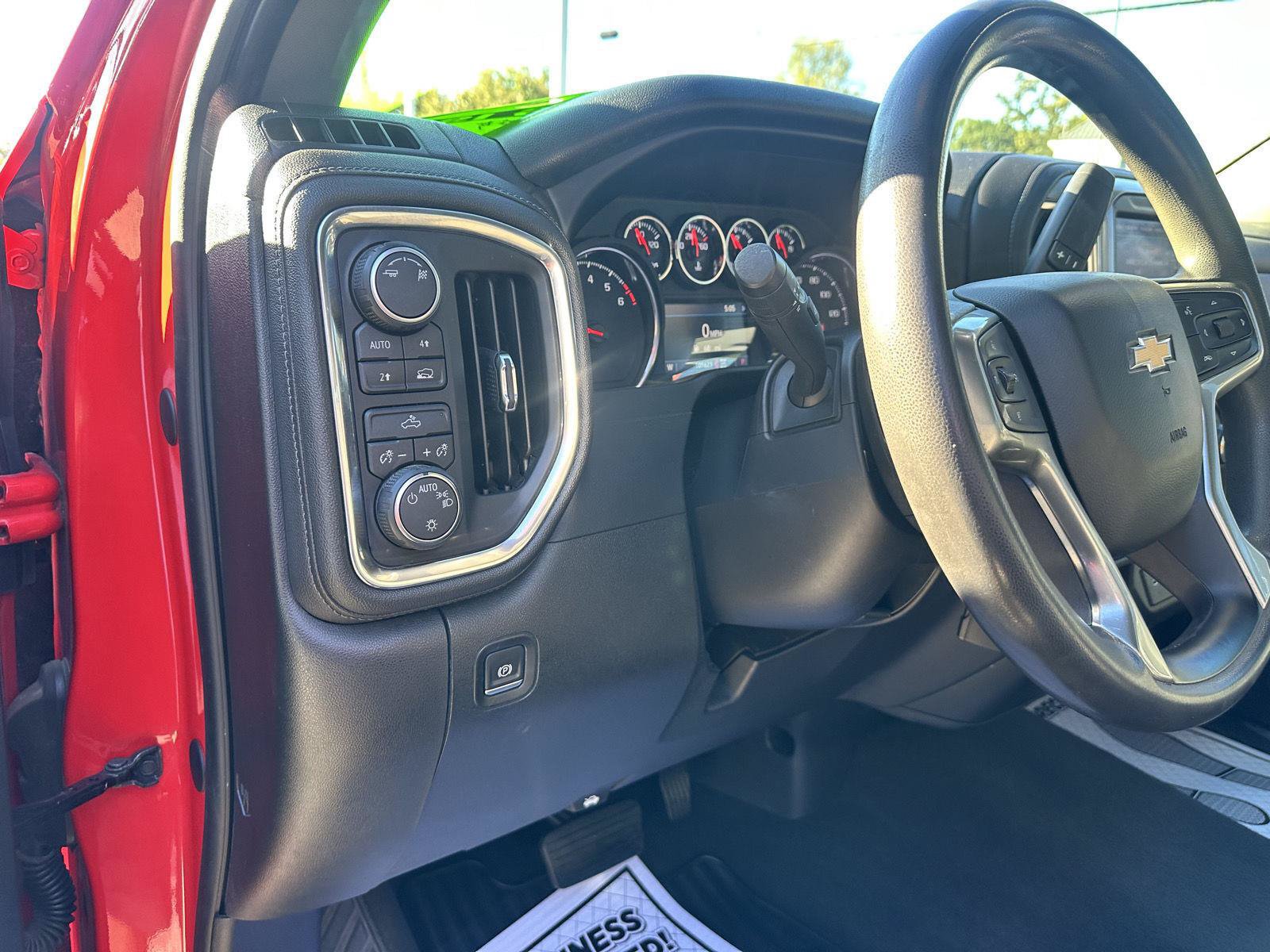 Used 2019 Chevrolet Silverado 1500 LT AWD/4WD image 21
