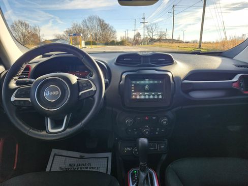 Used 2018 Jeep Renegade Trailhawk w/ Cold Weather Group II image 20