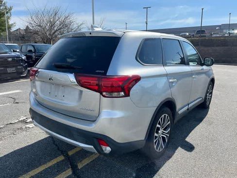 Used 2018 Mitsubishi Outlander ES image 4