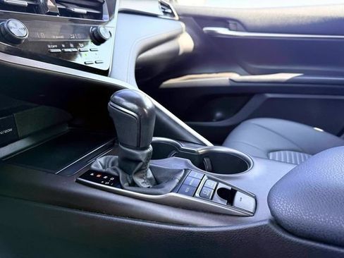 Used 2022 Toyota Camry SE w/ Convenience Package FWD image 28