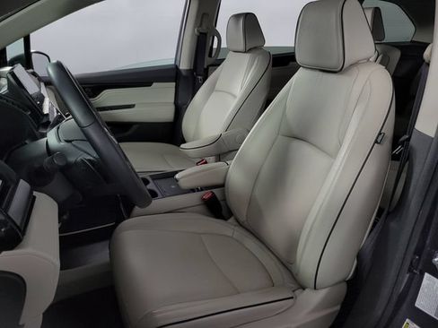 Used 2025 Honda Odyssey Touring image 12