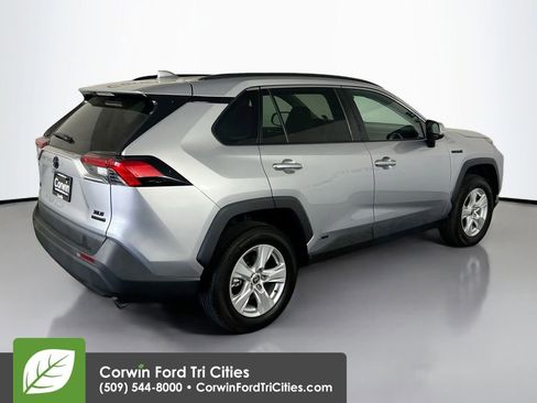 Used 2021 Toyota RAV4 XLE image 16