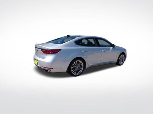 Used 2017 Kia Cadenza Limited FWD image 7