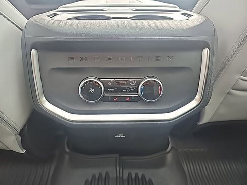Used 2025 Ford Expedition Platinum w/ Driver's Package AWD/4WD image 14