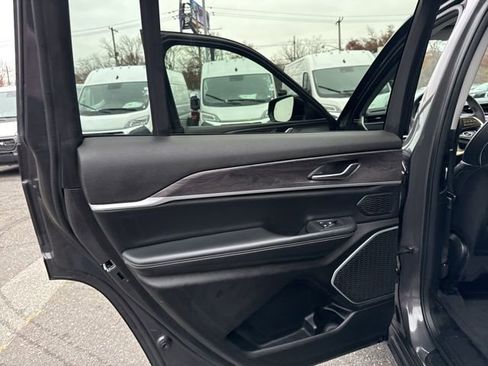 Used 2022 Jeep Grand Cherokee L Limited image 35