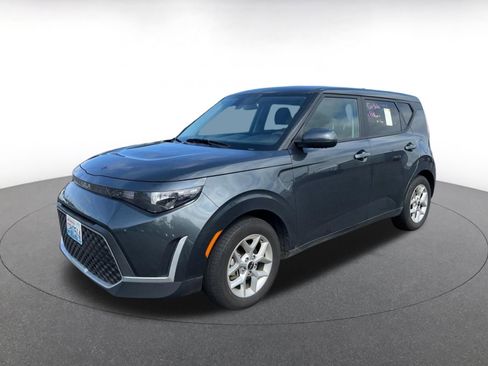 Used 2025 Kia Soul LX w/ LX Technology Package FWD image 3