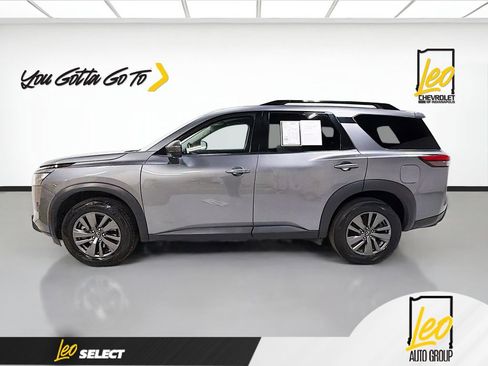Used 2024 Nissan Pathfinder SV image 8