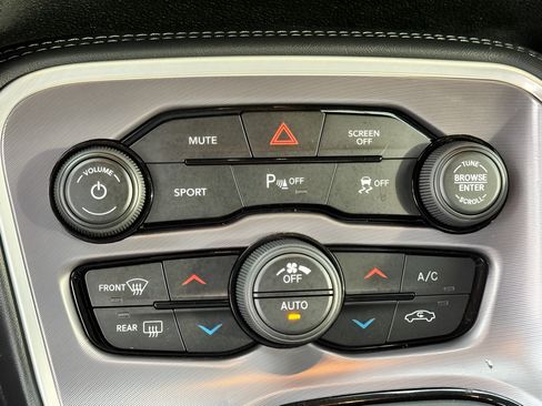 Used 2021 Dodge Challenger R/T w/ Driver Convenience Group RWD image 17