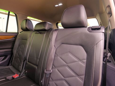 Used 2024 Volkswagen Atlas SE image 30