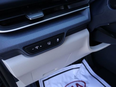 New 2026 Kia Carnival EX image 28