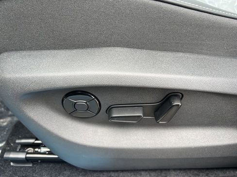 New 2026 Volkswagen Tiguan SE image 18