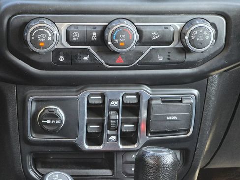 Used 2018 Jeep Wrangler Unlimited Sport S AWD/4WD image 33