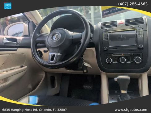 Used 2010 Volkswagen Jetta SE FWD image 18