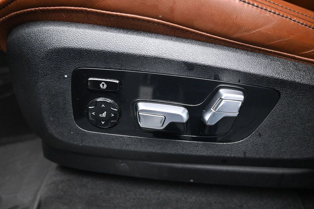 Used 2020 BMW X7 M50i w/ Dynamic Handling Package AWD/4WD image 10