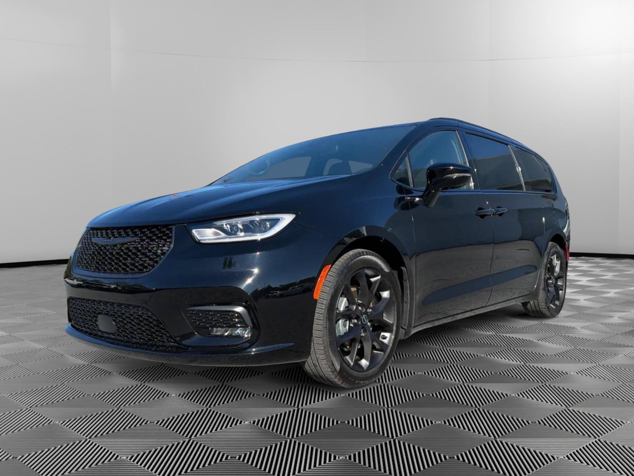 Used 2025 Chrysler Pacifica Limited FWD image 1