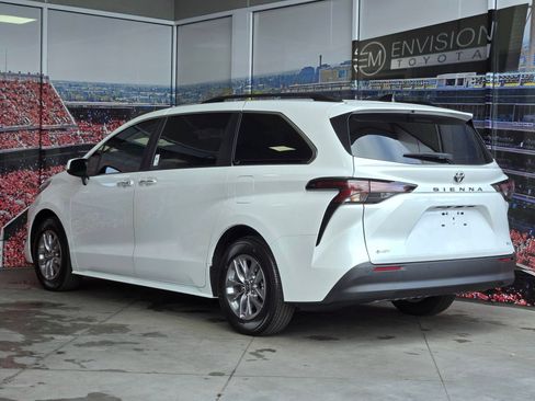 Used 2026 Toyota Sienna XLE FWD image 6