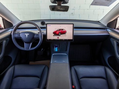 Used 2024 Tesla Model Y Long Range AWD/4WD image 23