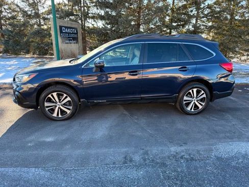 Used 2018 Subaru Outback 2.5i Limited image 1