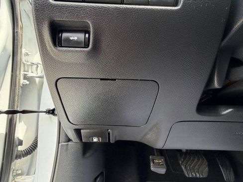 Used 2022 Nissan Sentra SV FWD image 11