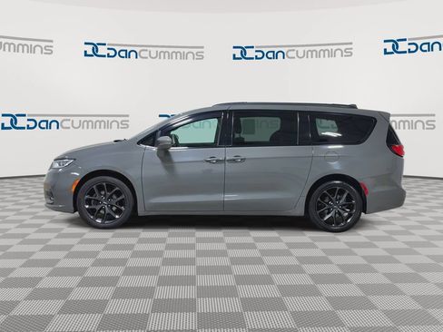 Used 2021 Chrysler Pacifica Touring-L w/ S Appearance Package FWD image 5