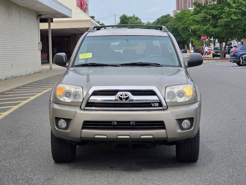 Used 2006 Toyota 4Runner SR5 AWD/4WD image 2