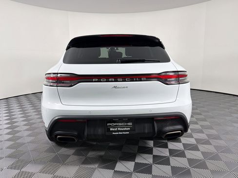 Certified 2022 Porsche Macan AWD/4WD image 11