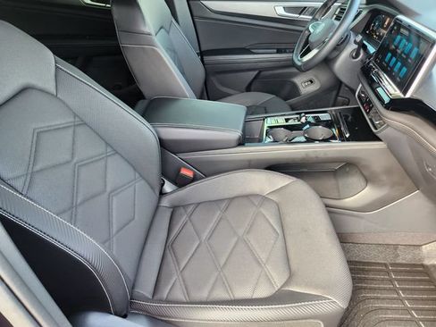 Used 2024 Volkswagen Atlas Cross Sport SE w/ Panoramic Sunroof Package FWD image 14