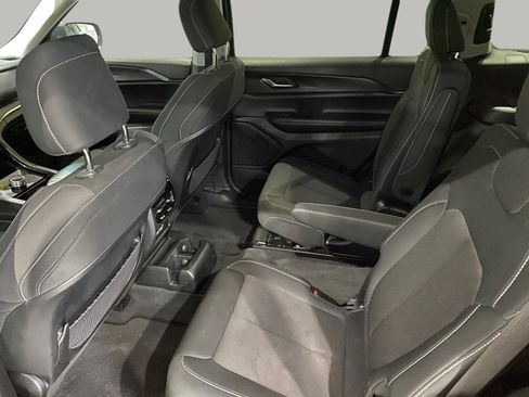 Used 2023 Jeep Grand Cherokee L Laredo AWD/4WD image 19