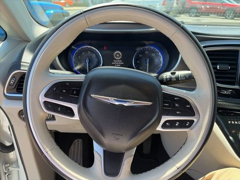 Used 2019 Chrysler Pacifica Limited w/ Tire & Wheel Group FWD image 21