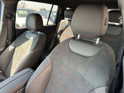 Used 2024 Mercedes-Benz GLB 250 image 16