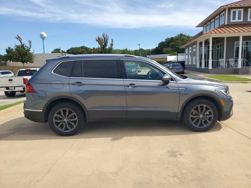 Used 2023 Volkswagen Tiguan SE FWD image 9
