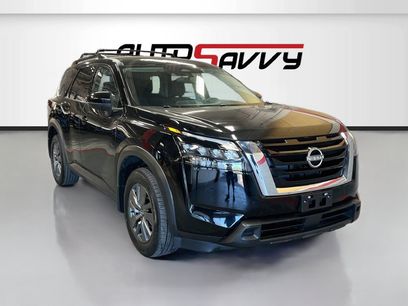 Used 2025 Nissan Pathfinder SV w/ Black Appearance Package