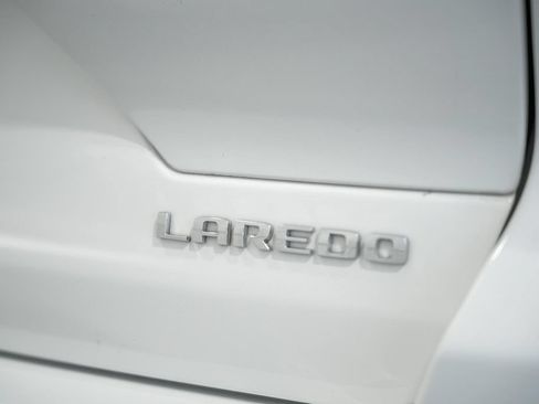 Certified 2023 Jeep Grand Cherokee Laredo AWD/4WD image 8
