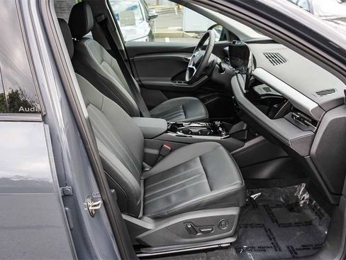 Used 2025 Audi Q6 e-tron Premium w/ Convenience Package image 17