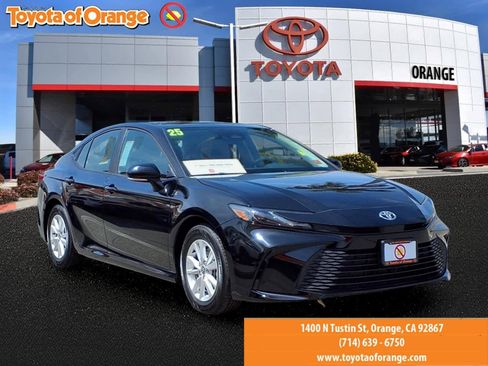 Certified 2025 Toyota Camry LE FWD image 1