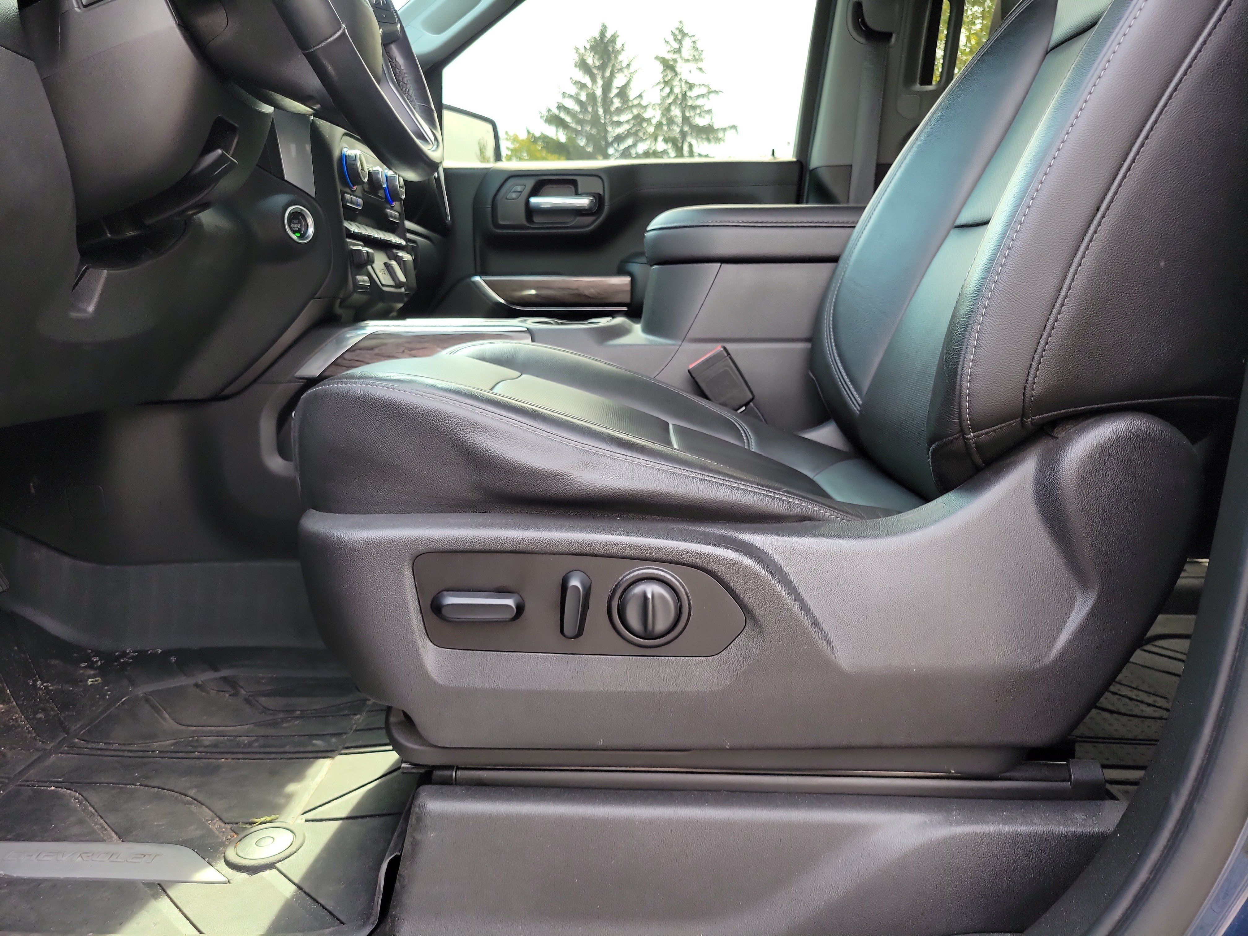 Used 2020 Chevrolet Silverado 1500 LTZ w/ LTZ Plus Package AWD/4WD image 16