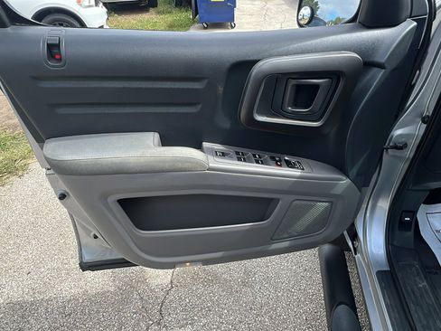 Used 2010 Honda Ridgeline RT image 10