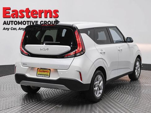 Used 2024 Kia Soul LX w/ Option Group 015 FWD image 5