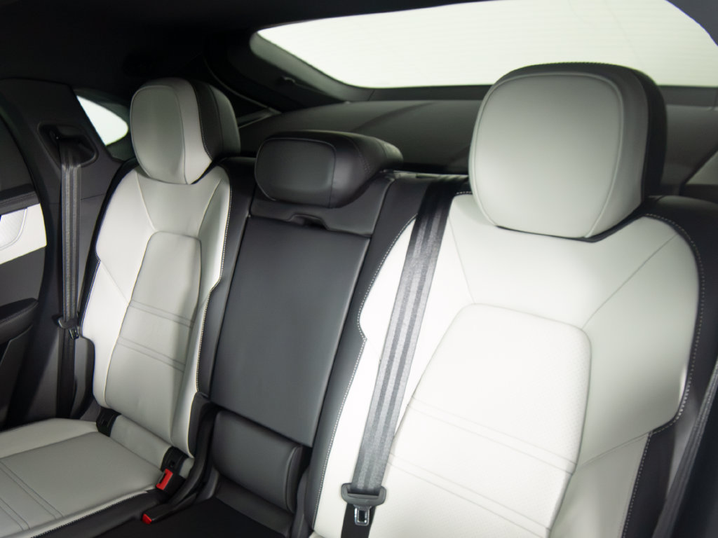 Certified 2026 Porsche Cayenne E-Hybrid Coupe AWD/4WD image 39