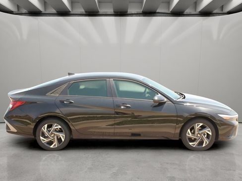 Used 2025 Hyundai Elantra Sport w/ Cargo Package FWD image 6