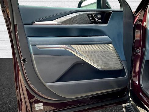 Used 2025 Cadillac Escalade IQ Luxury 2 w/ LPO, Premium Carpet Package AWD/4WD image 17
