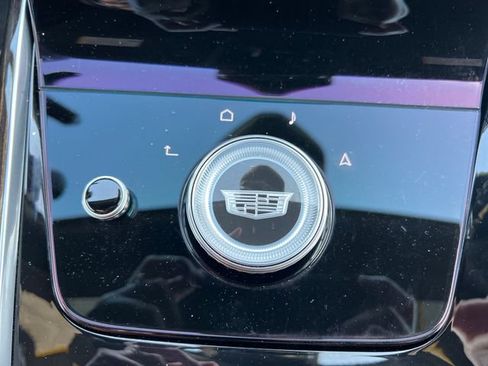 Certified 2025 Cadillac Escalade Premium Luxury AWD/4WD image 32