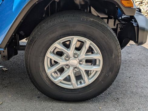 Used 2023 Jeep Gladiator Sport image 7