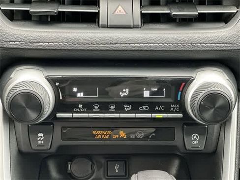 Used 2021 Toyota RAV4 LE image 12