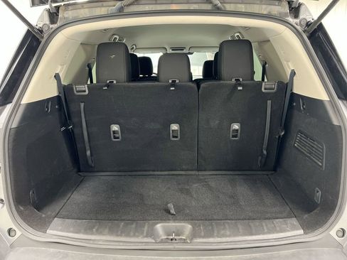 Used 2024 Nissan Pathfinder SV image 24